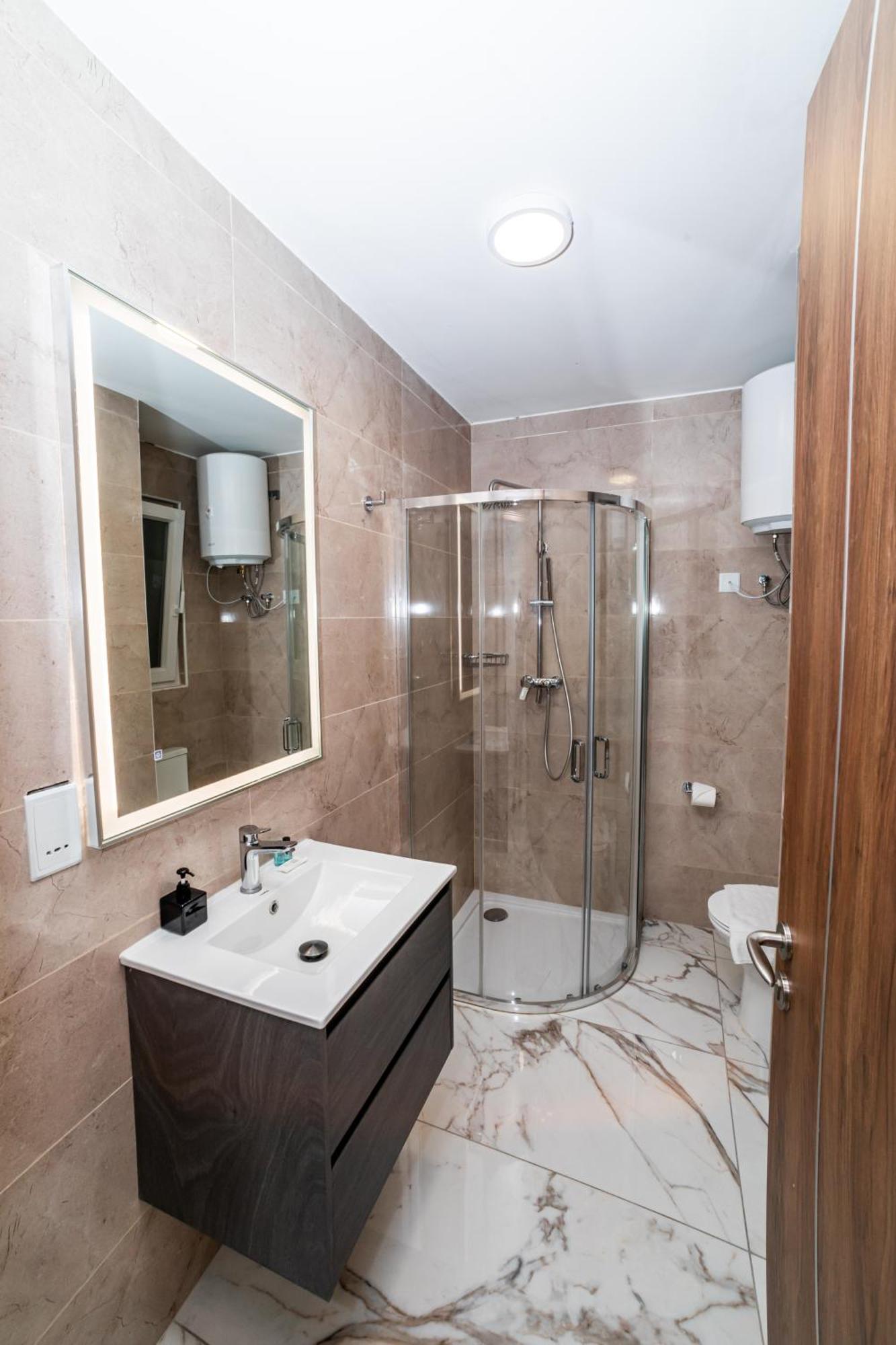 New, Stylish And Modern 1Br Apartment Сейнт Полс Бей Екстериор снимка